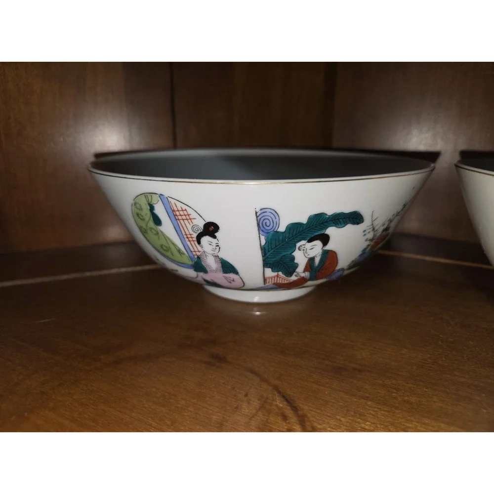 4 Chinese Handpaintes Porcelain Famille Rose Matching Bowls